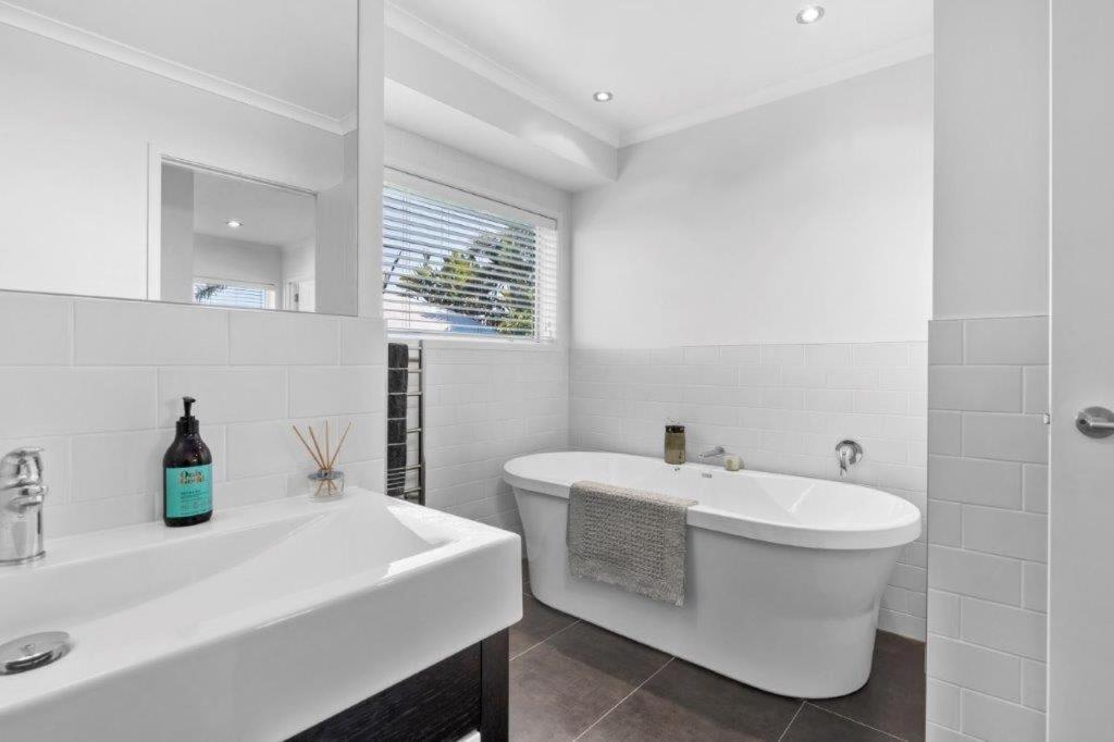 Stunning Tranquil Home With Green Space Views Mount Maunganui Dış mekan fotoğraf